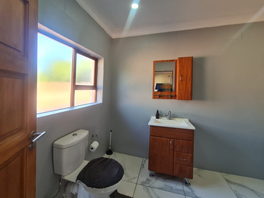 To Let 5 Bedroom Property for Rent in Eagles Landing North West